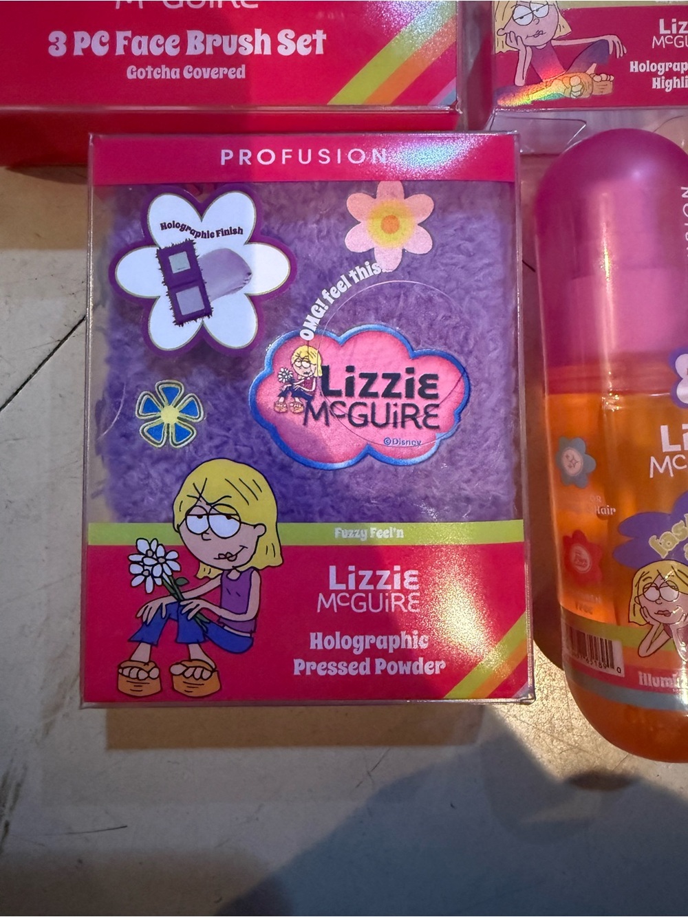 Lizzie McGuire Makeup & Brush Set - Picture 2 of 9